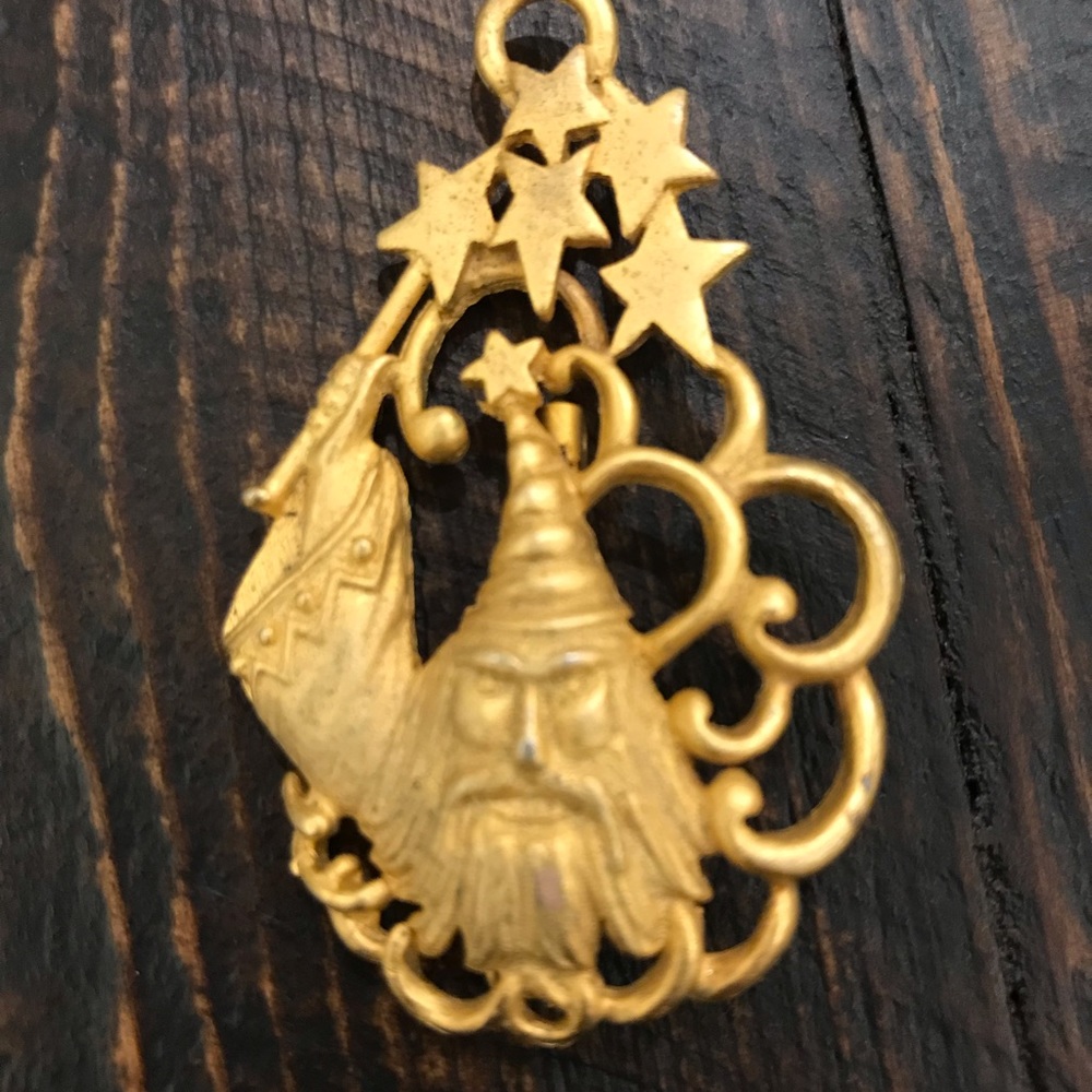 Vintage matte gold tone wizard pin